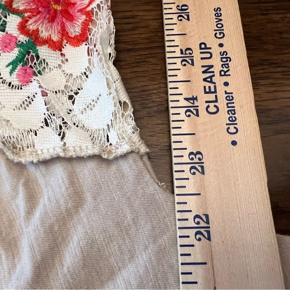Women’s beautiful Floral and lace long sleeve. Shirt. Size M - Picture 3 of 7